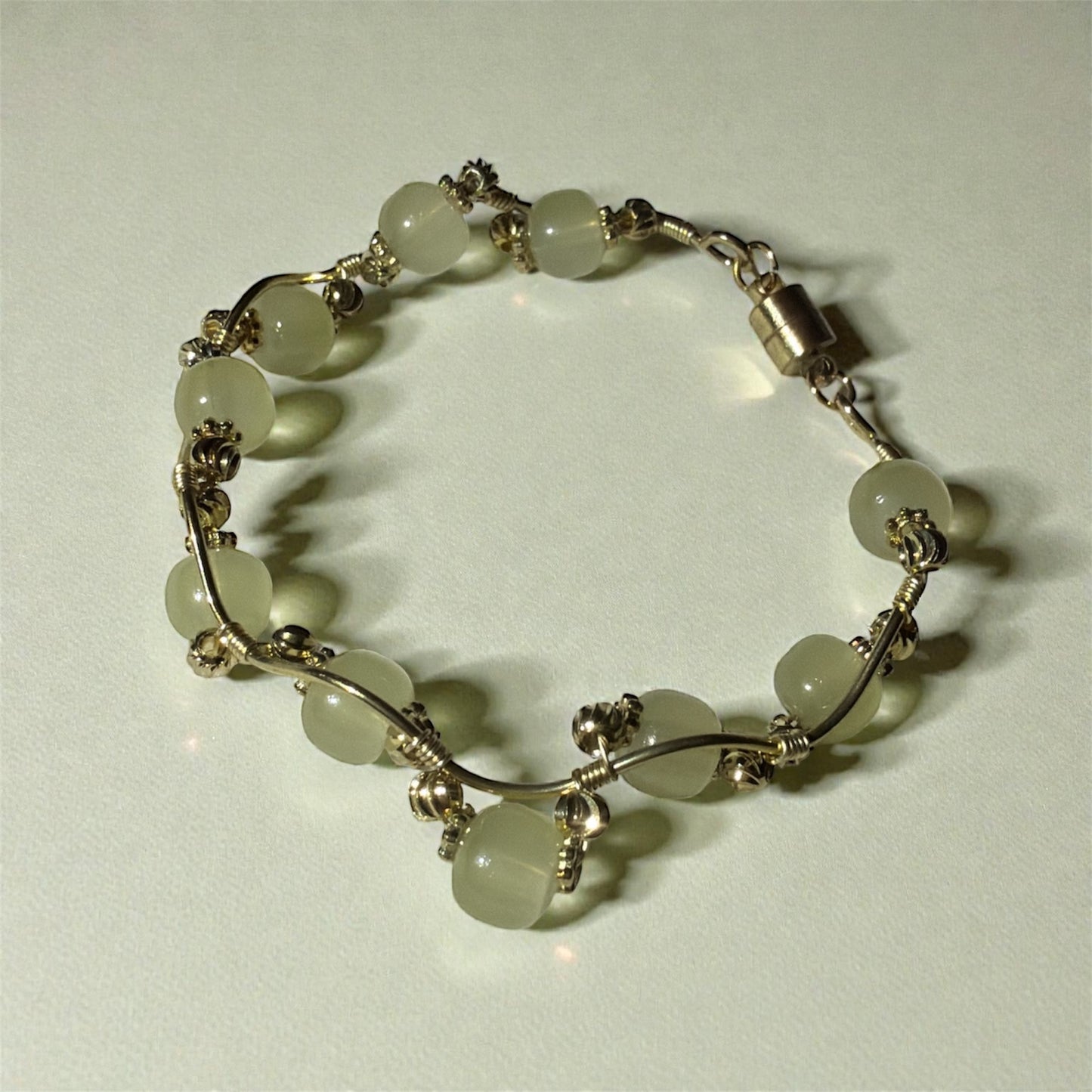 Moonlight Bead Bracelet – zart & elegant