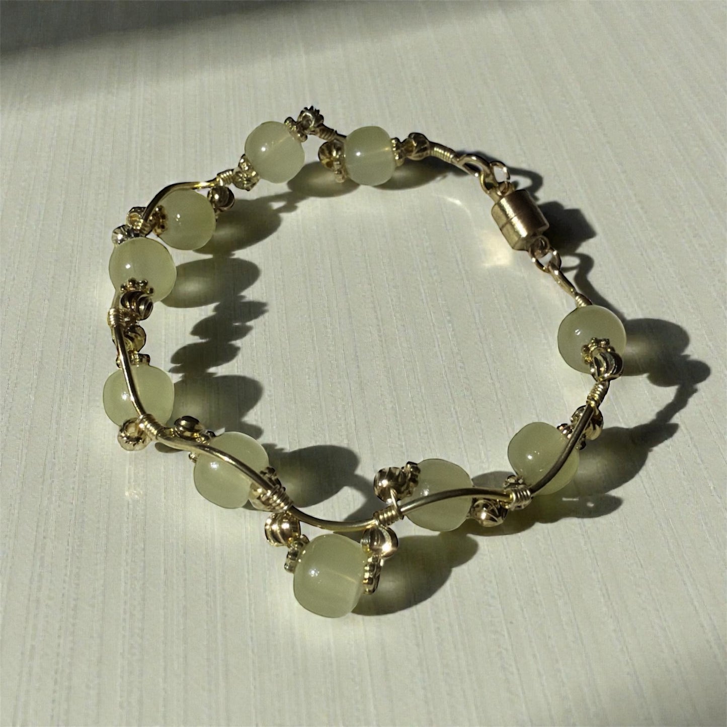 Moonlight Bead Bracelet – zart & elegant